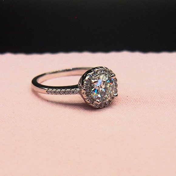 Beautiful Certified Halo 1.00ctw Moissanite Ring --- White Gold - Picture 4 of 8